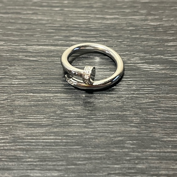 Silver Ring with Burgundy Pouch - Picture 3 of 4